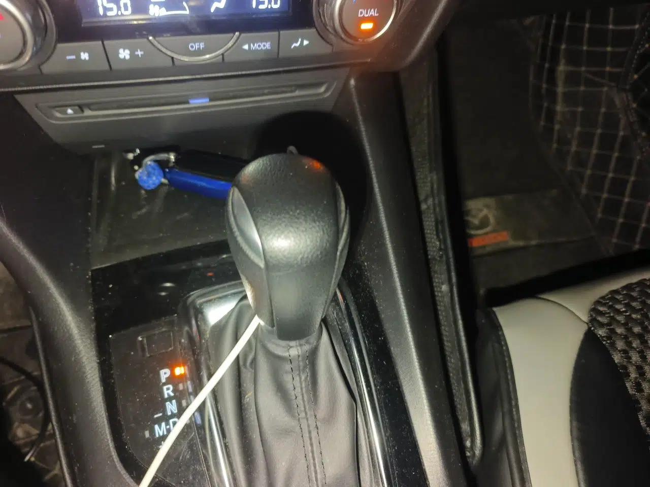 Mazda 3 Axela 2016 Sedan 1.5L Automatic Luxury Model — миниатюра 15