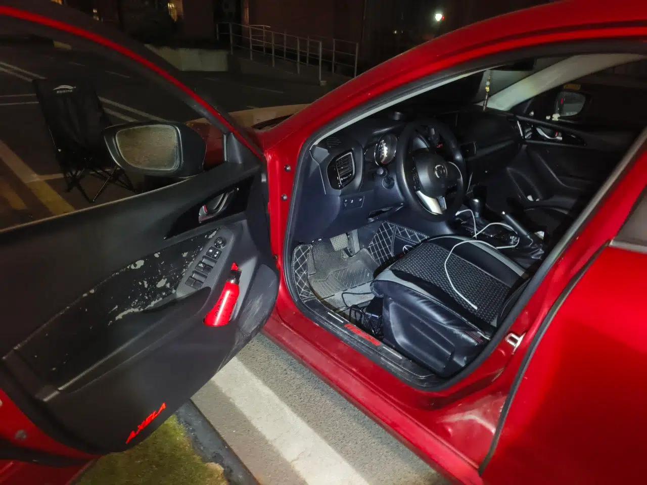 Mazda 3 Axela 2016 Sedan 1.5L Automatic Luxury Model — миниатюра 17