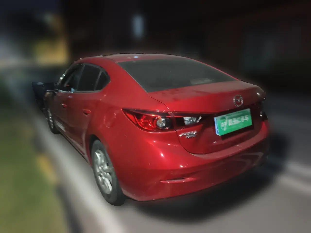 Mazda 3 Axela 2016 Sedan 1.5L Automatic Luxury Model — миниатюра 4