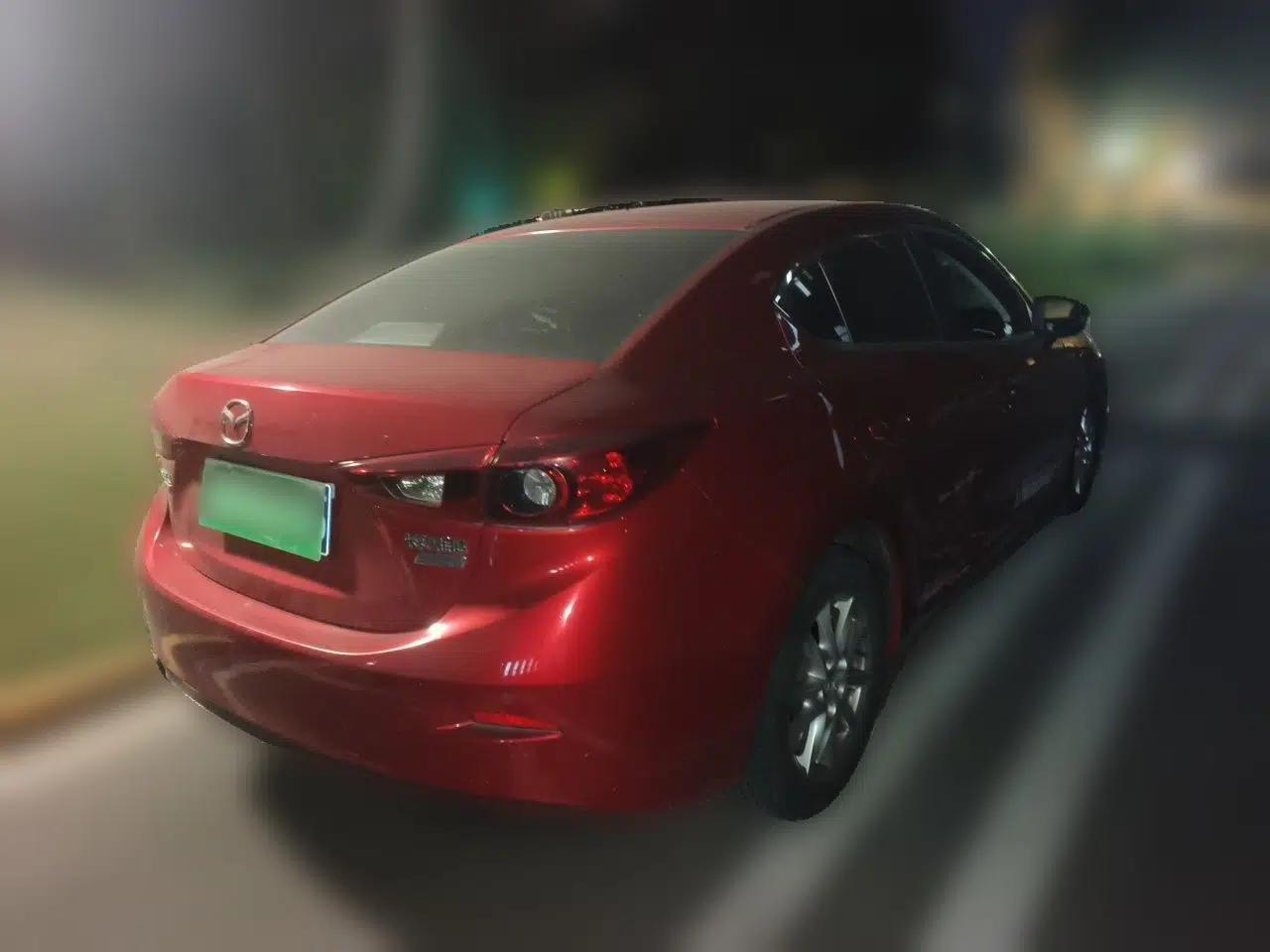 Mazda 3 Axela 2016 Sedan 1.5L Automatic Luxury Model — миниатюра 6