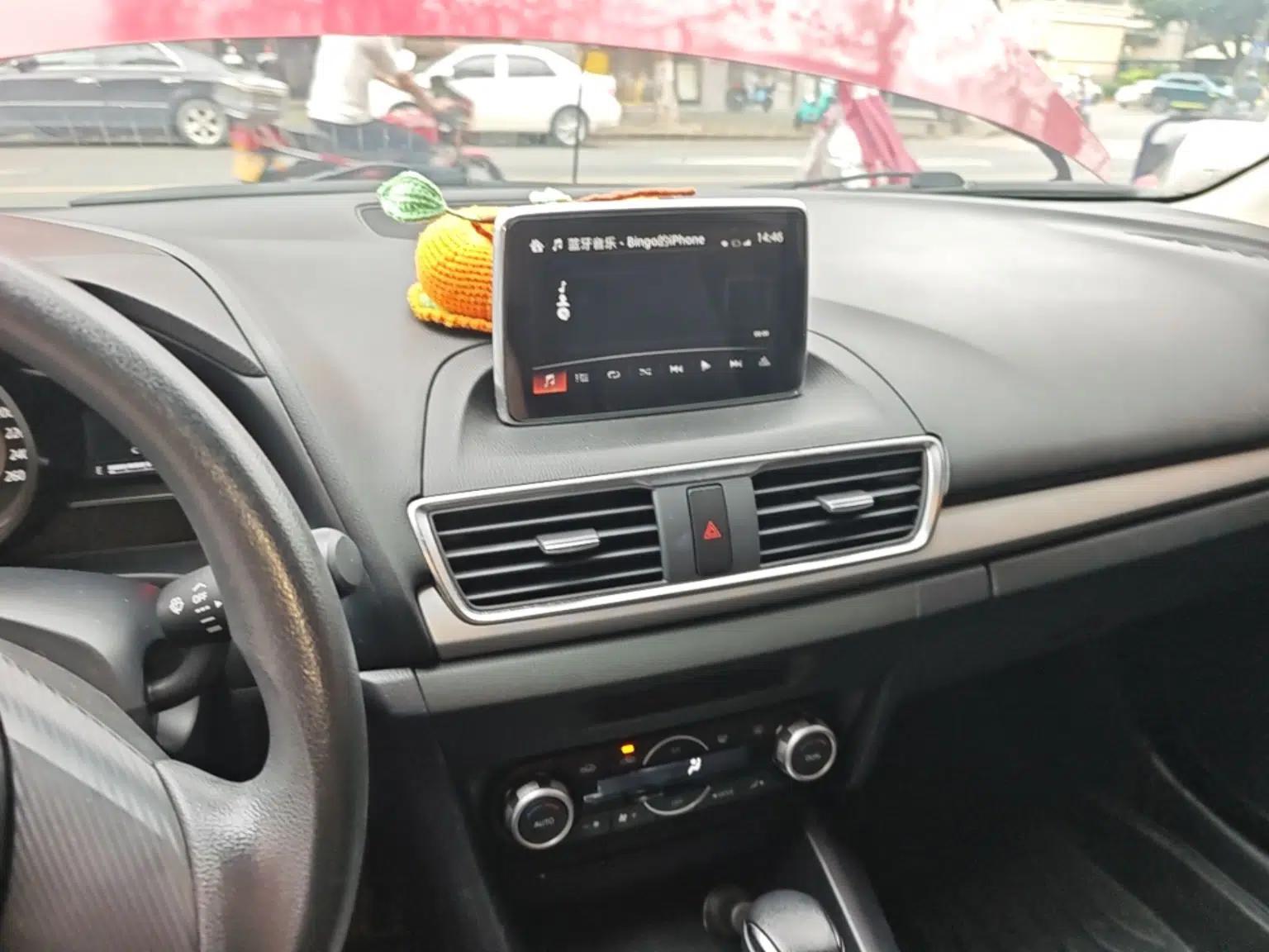 Mazda 3 Axela 2014 Sedan 1.5L Automatic Luxury Model — миниатюра 14