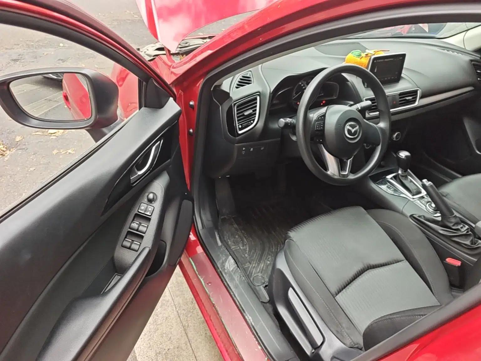 Mazda 3 Axela 2014 Sedan 1.5L Automatic Luxury Model — миниатюра 17