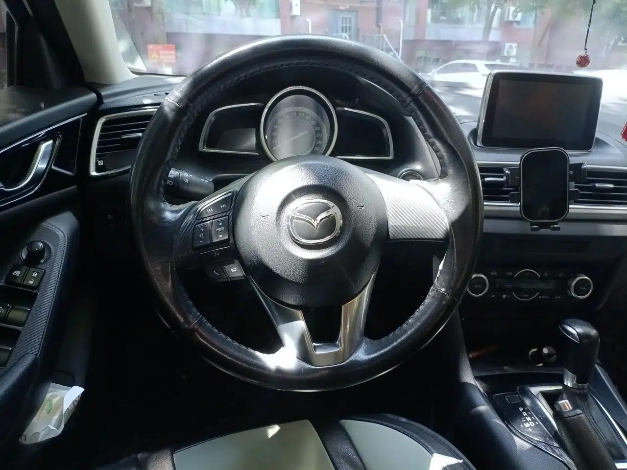 Mazda 3 Axela 2014 Sedan 1.5L Automatic Luxury Model — миниатюра 11