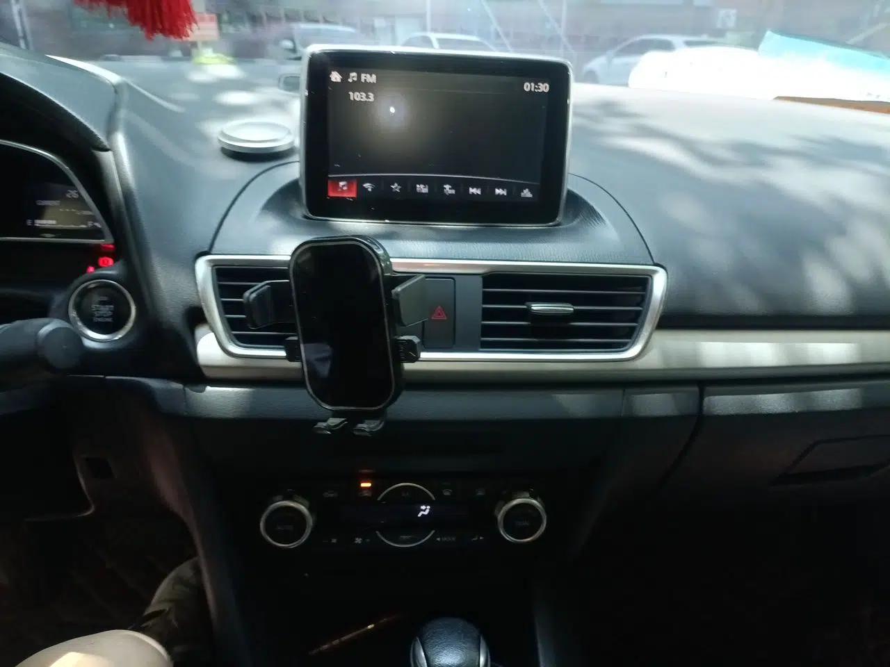 Mazda 3 Axela 2014 Sedan 1.5L Automatic Luxury Model — миниатюра 14