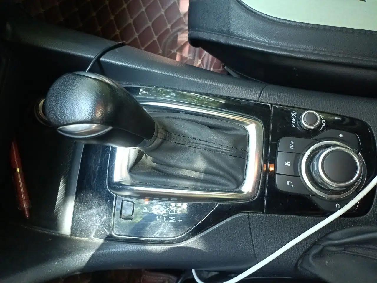 Mazda 3 Axela 2014 Sedan 1.5L Automatic Luxury Model — миниатюра 15