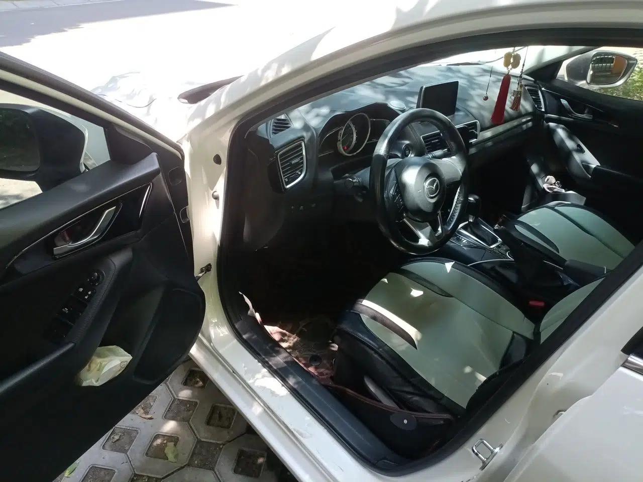 Mazda 3 Axela 2014 Sedan 1.5L Automatic Luxury Model — миниатюра 17