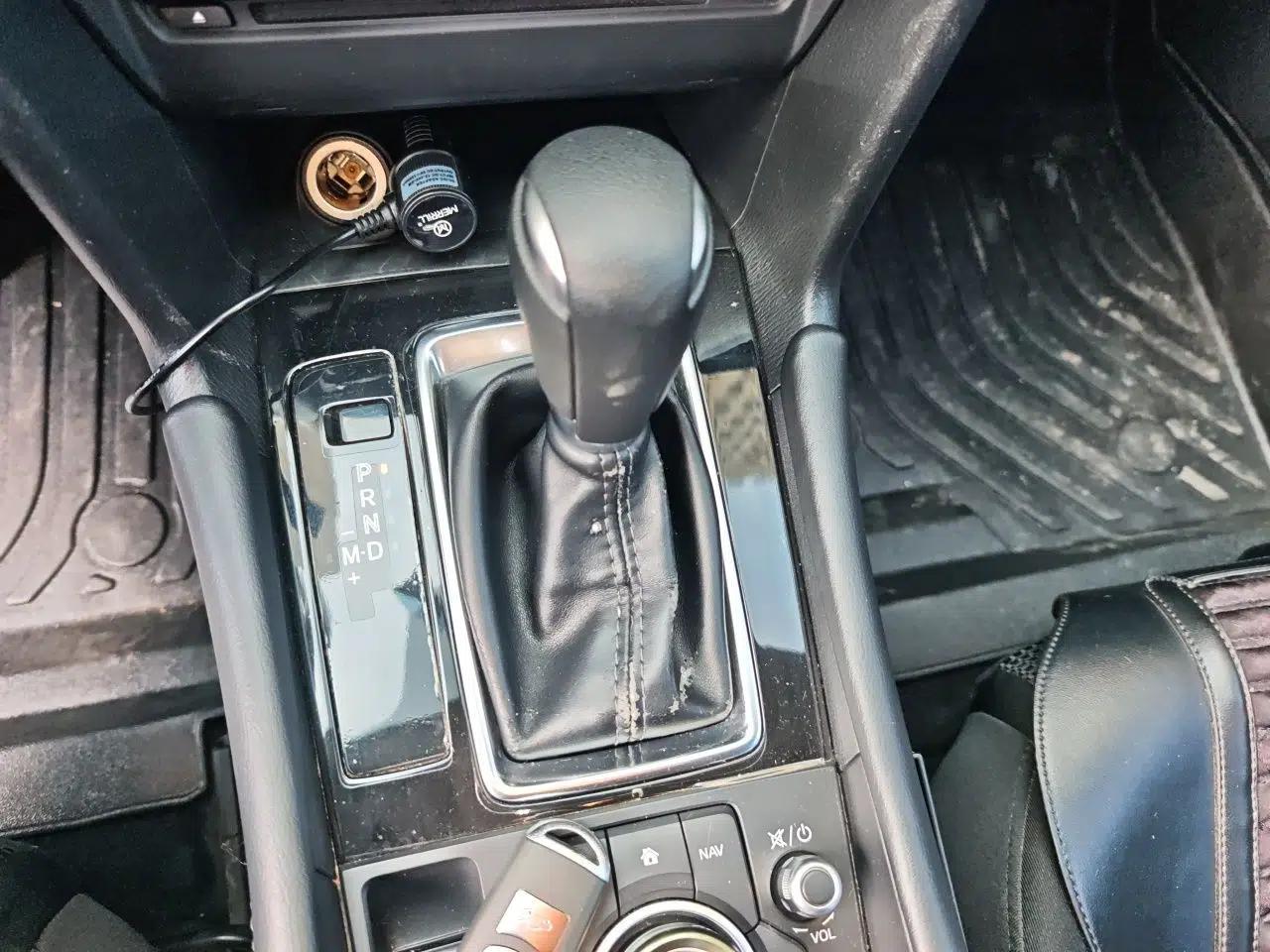 Mazda 3 Axela 2017 Sedan 1.5L Automatic Luxury Model Emission Standard China V — миниатюра 15