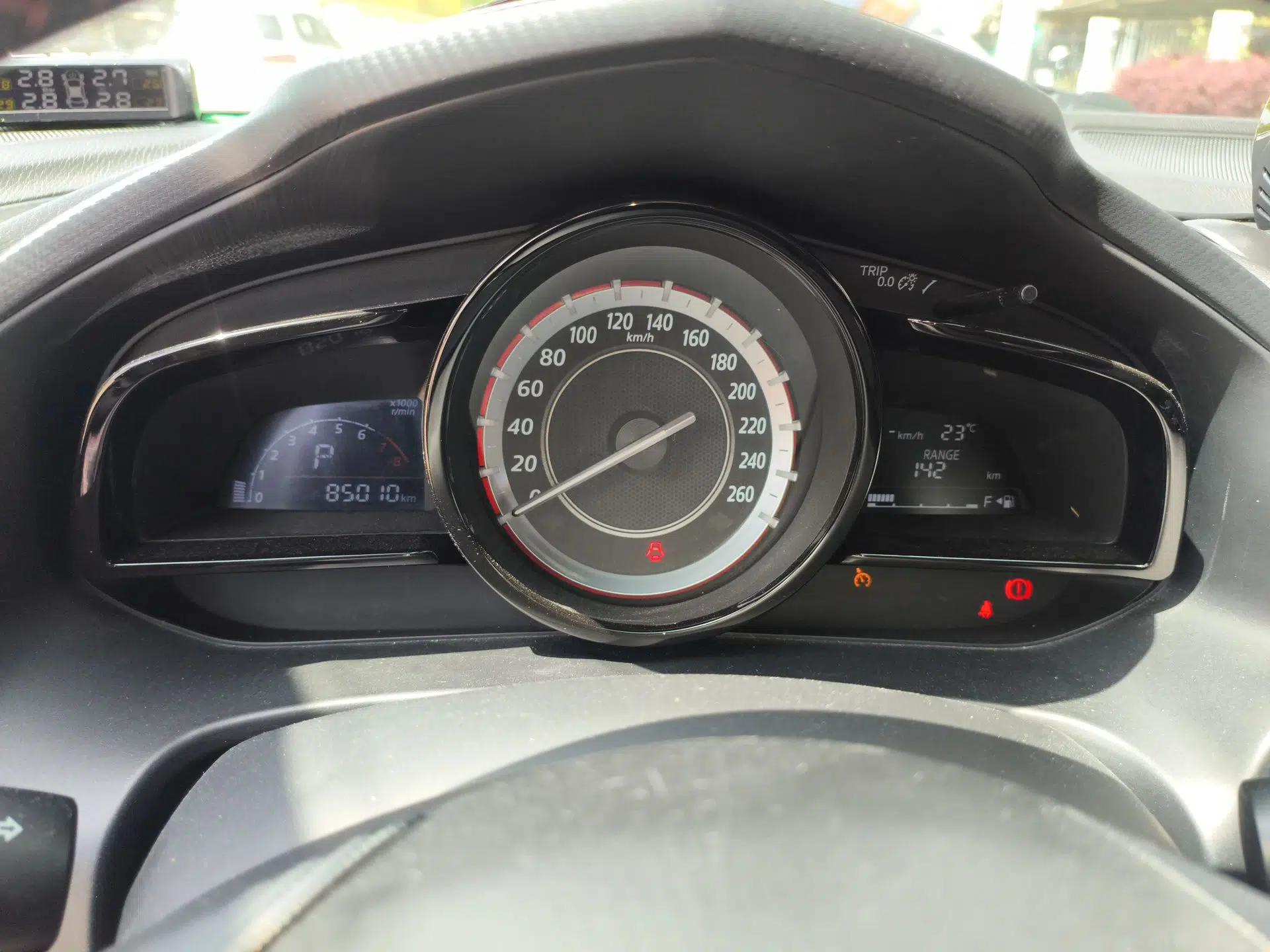 Mazda 3 Axela 2014 Sedan 2.0L Automatic Sport Model — миниатюра 12