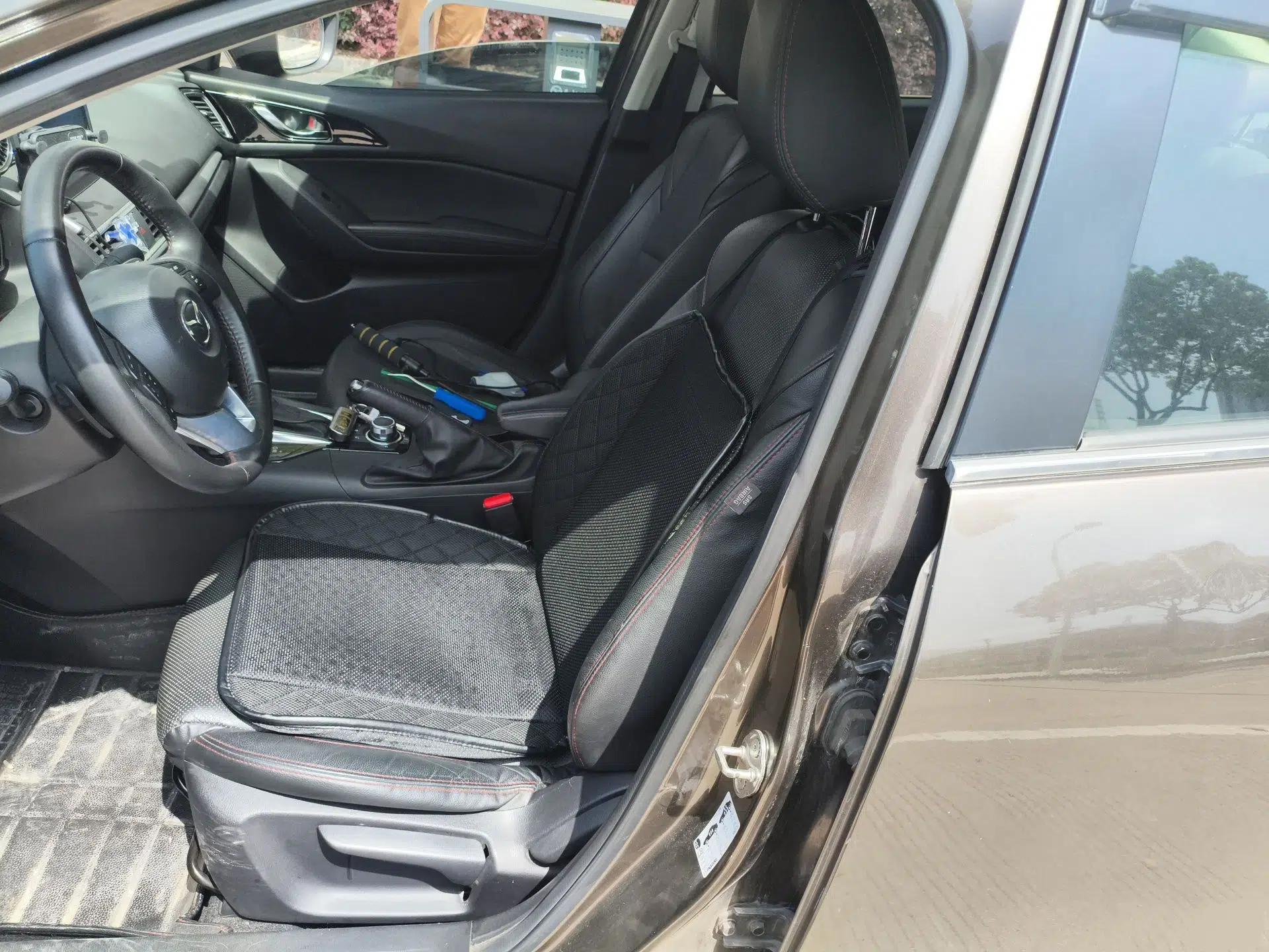 Mazda 3 Axela 2014 Sedan 2.0L Automatic Sport Model — миниатюра 16