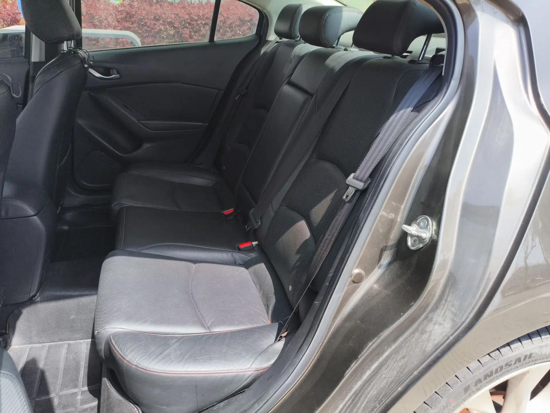 Mazda 3 Axela 2014 Sedan 2.0L Automatic Sport Model — миниатюра 18