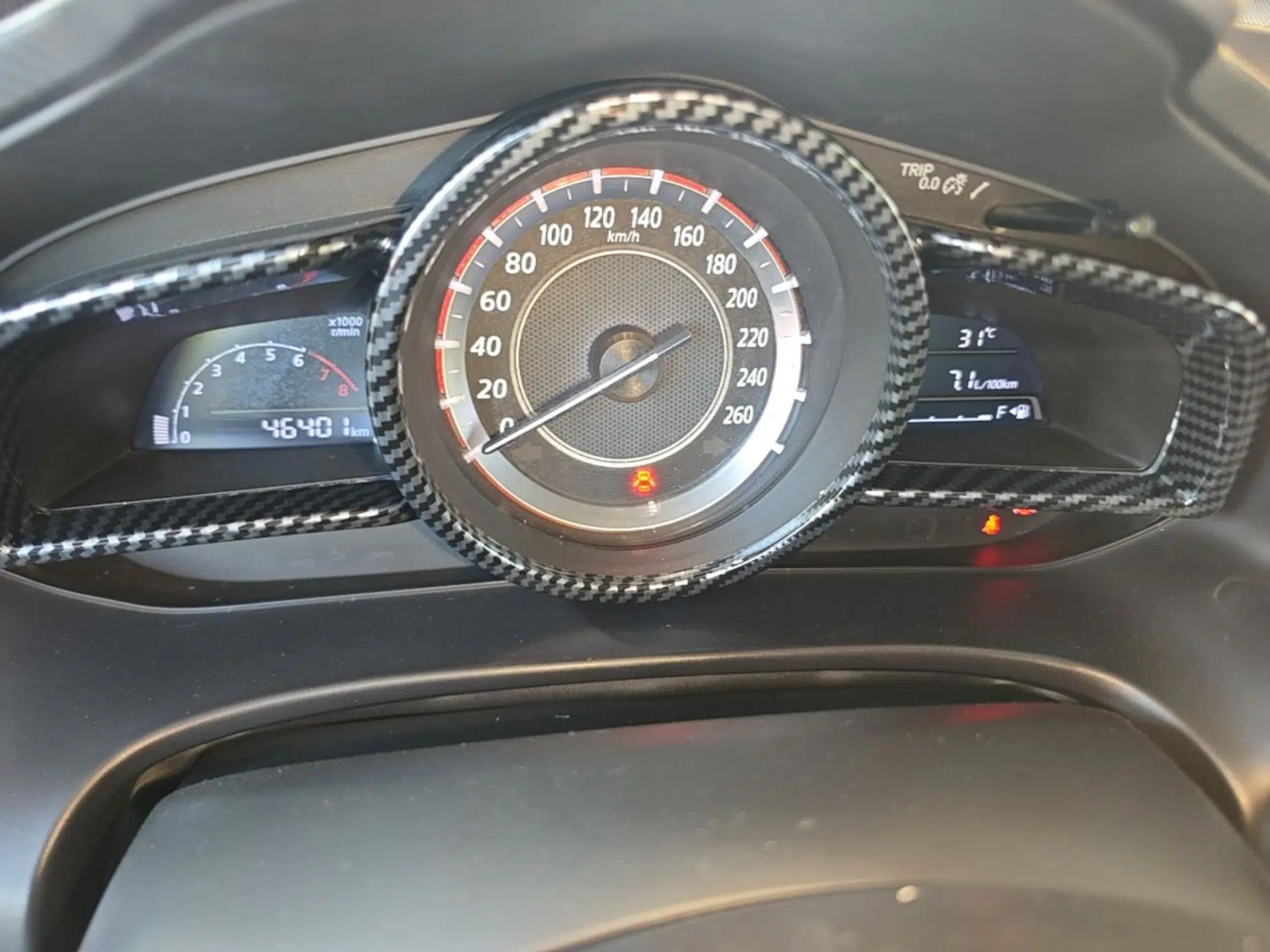 Mazda 3 Axela 2016 Sedan 1.5L Manual Comfort Model — миниатюра 15