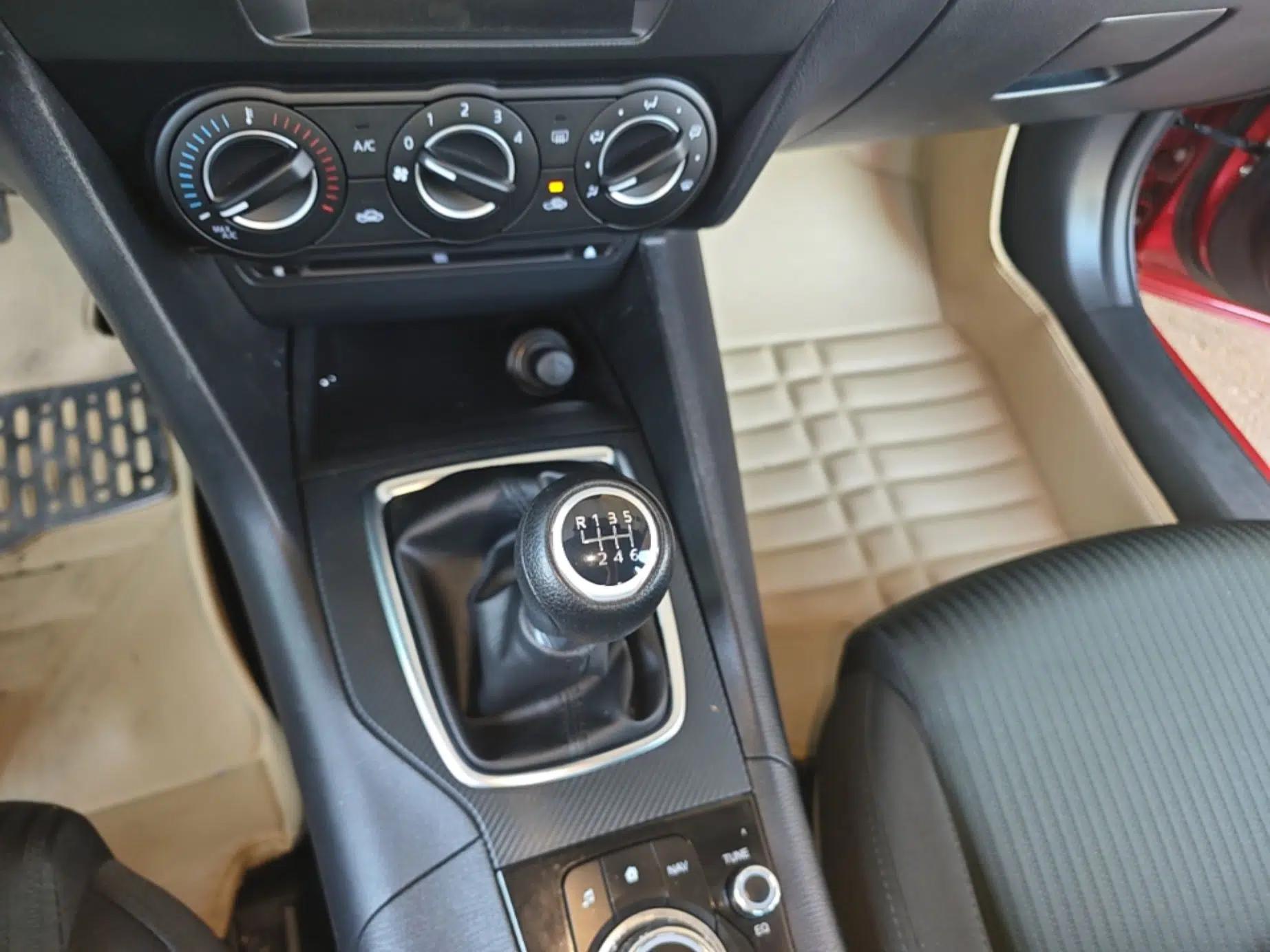 Mazda 3 Axela 2016 Sedan 1.5L Manual Comfort Model — миниатюра 17
