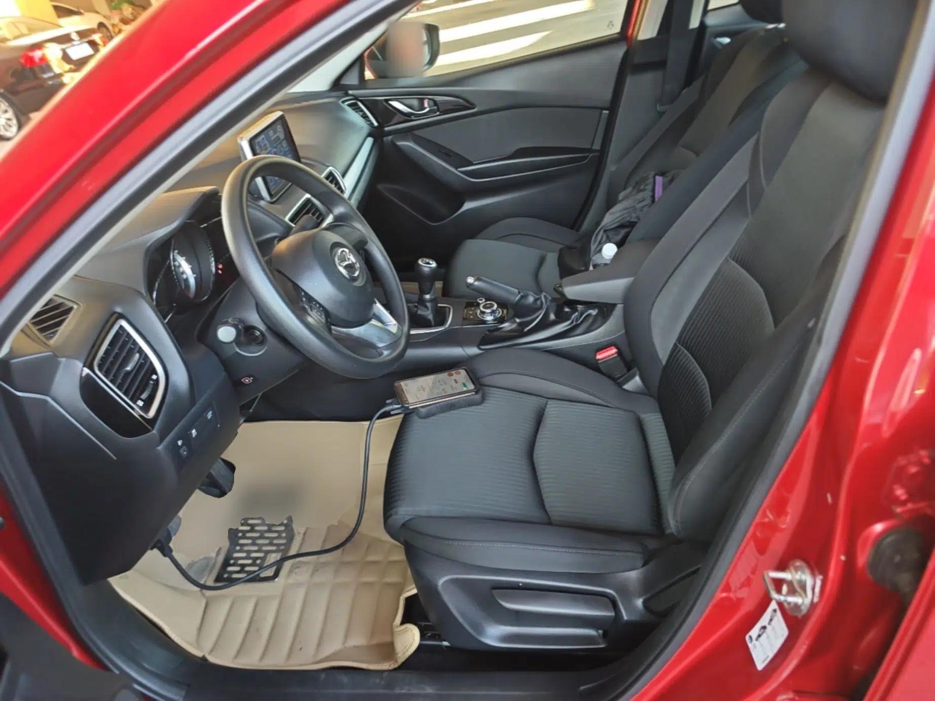 Mazda 3 Axela 2016 Sedan 1.5L Manual Comfort Model — миниатюра 18