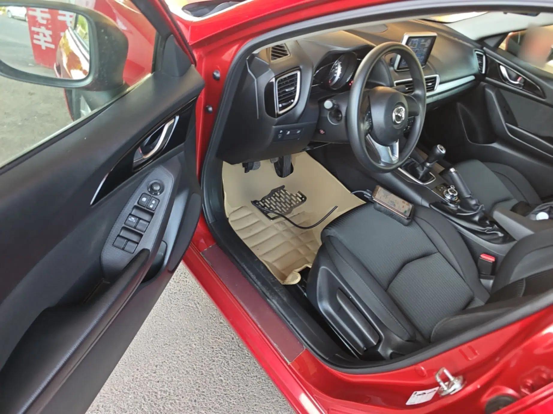 Mazda 3 Axela 2016 Sedan 1.5L Manual Comfort Model — миниатюра 19