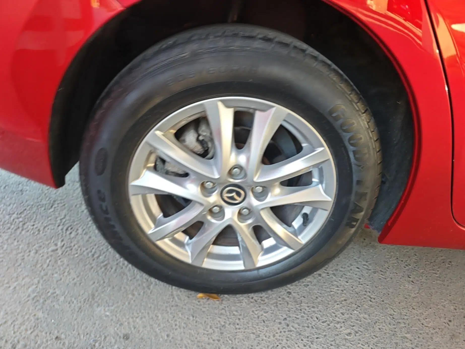 Mazda 3 Axela 2016 Sedan 1.5L Manual Comfort Model — миниатюра 10