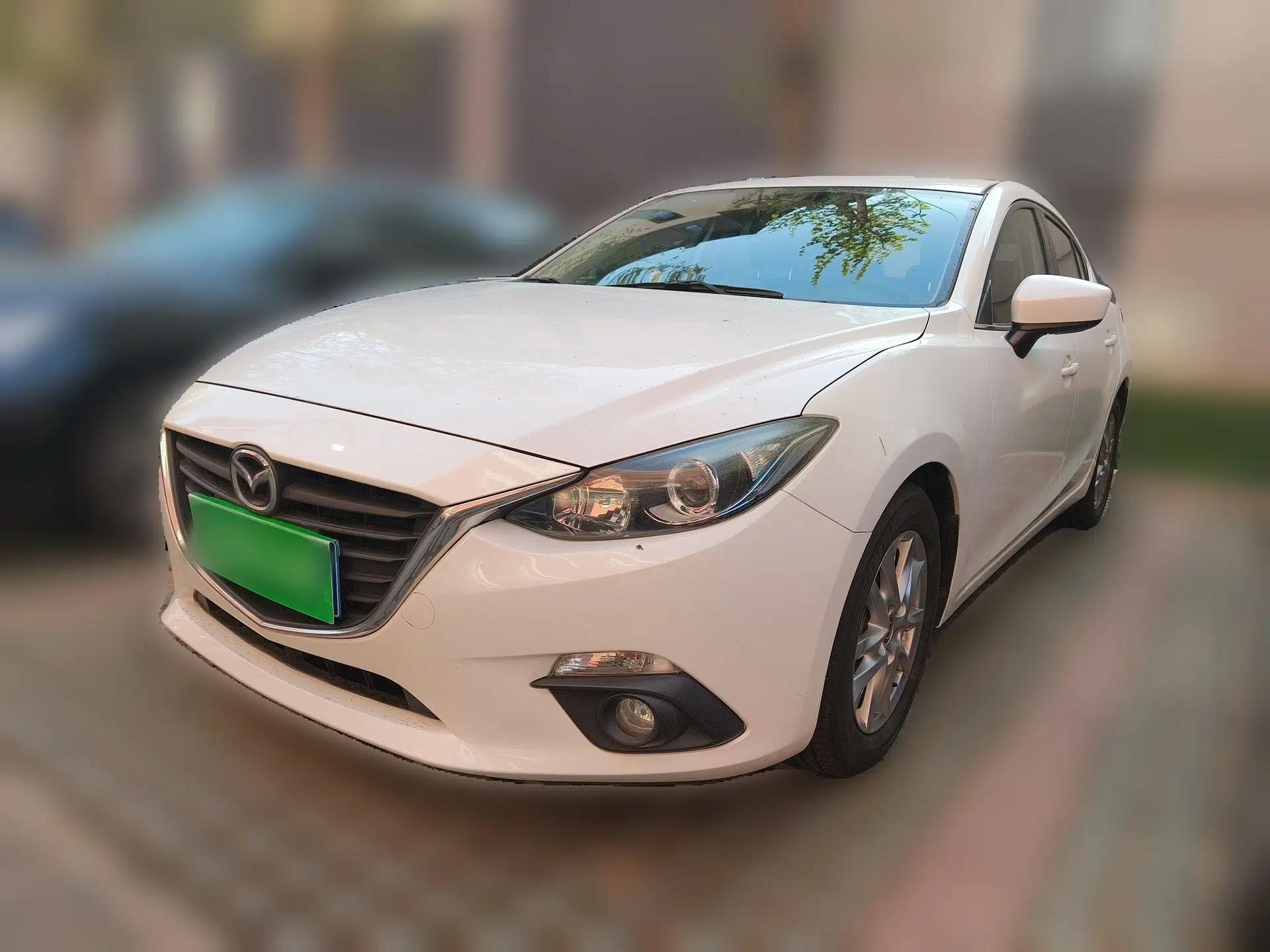 Mazda 3 Axela 2014 Hatchback 1.5L Manual Comfort Model — миниатюра 1