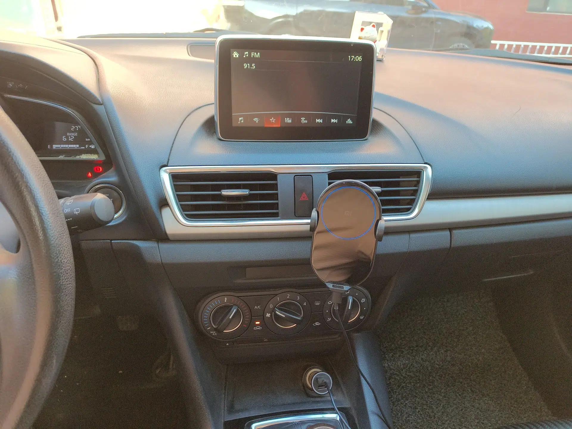 Mazda 3 Axela 2014 Hatchback 1.5L Manual Comfort Model — миниатюра 12