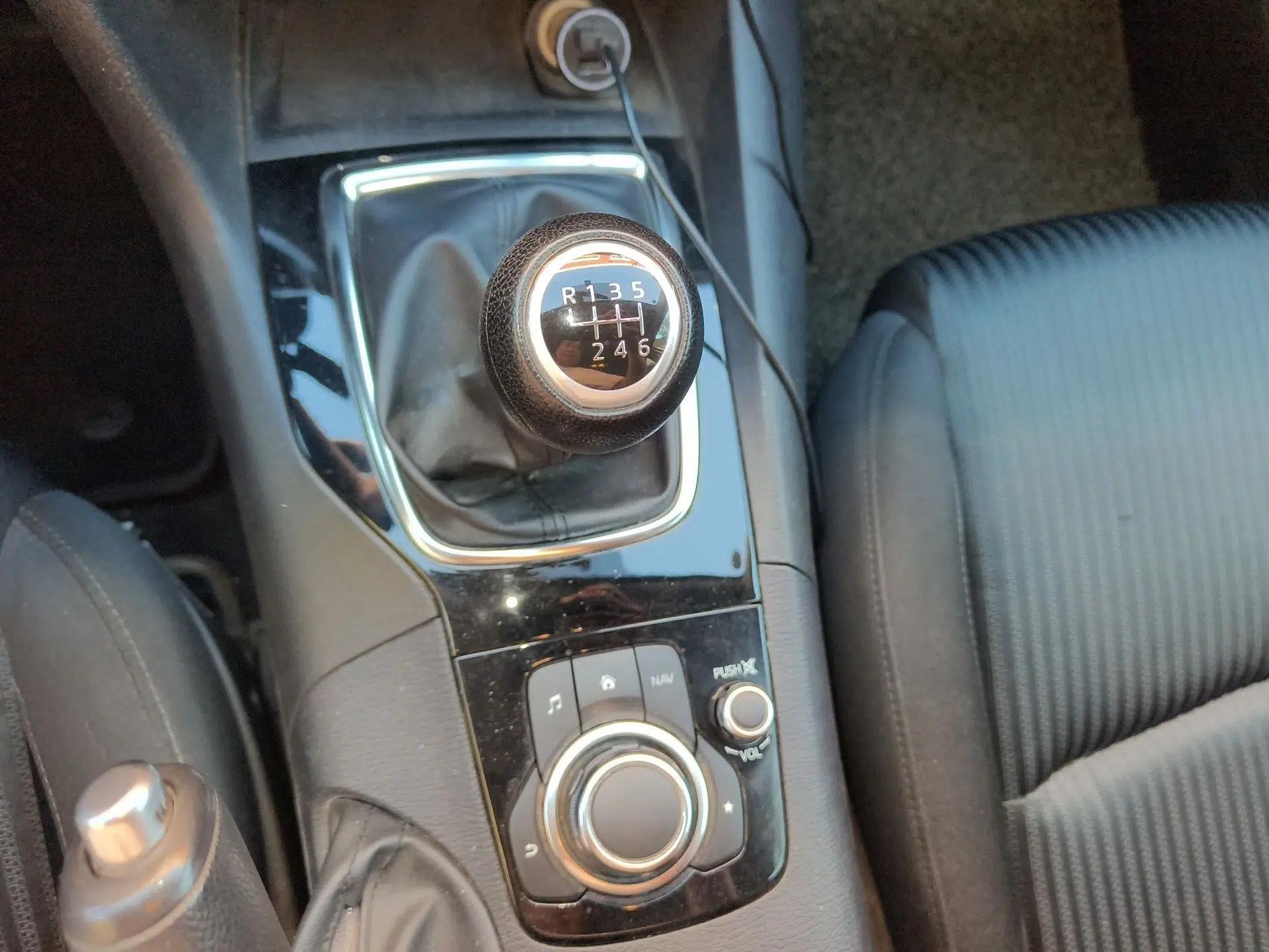 Mazda 3 Axela 2014 Hatchback 1.5L Manual Comfort Model — миниатюра 13