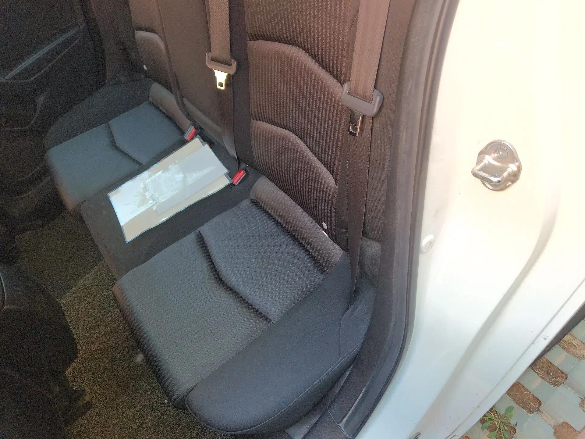 Mazda 3 Axela 2014 Hatchback 1.5L Manual Comfort Model — миниатюра 20
