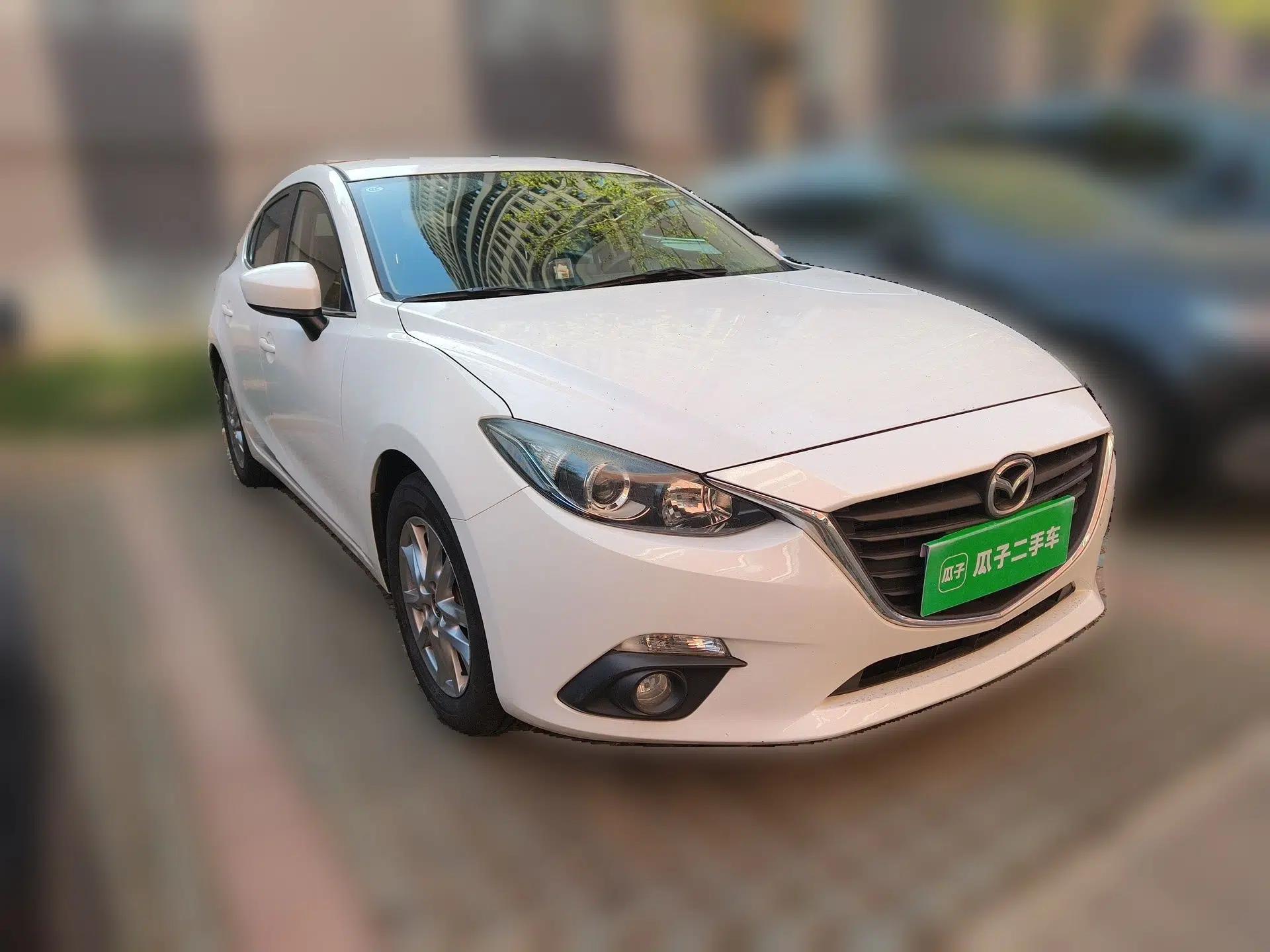 Mazda 3 Axela 2014 Hatchback 1.5L Manual Comfort Model — миниатюра 3