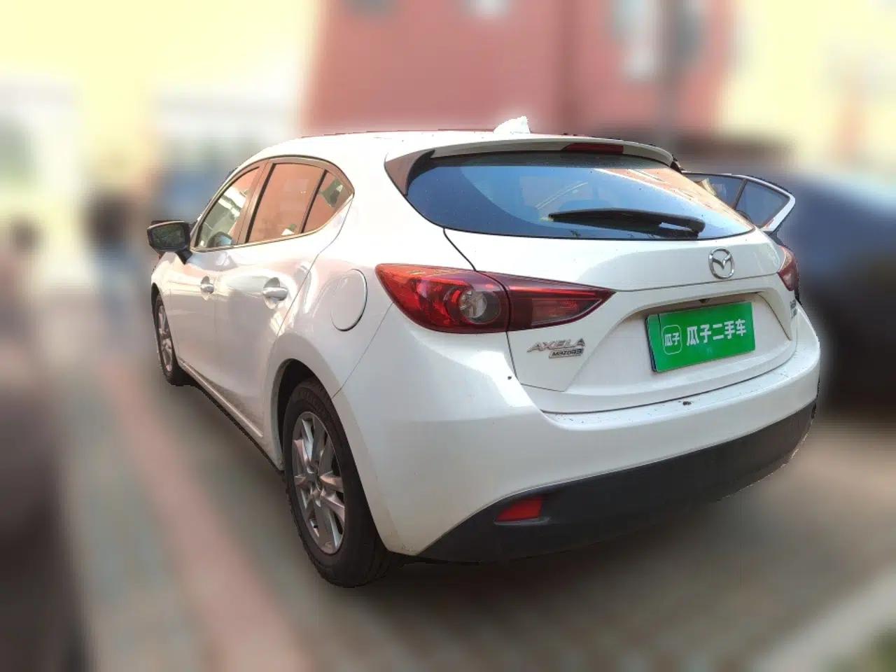 Mazda 3 Axela 2014 Hatchback 1.5L Manual Comfort Model — миниатюра 4