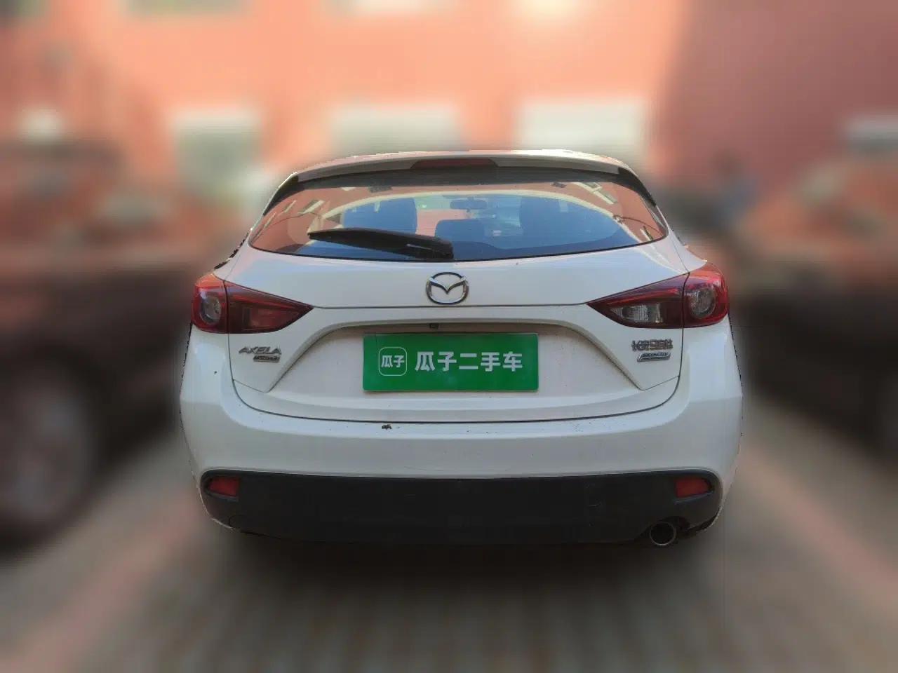 Mazda 3 Axela 2014 Hatchback 1.5L Manual Comfort Model — миниатюра 5