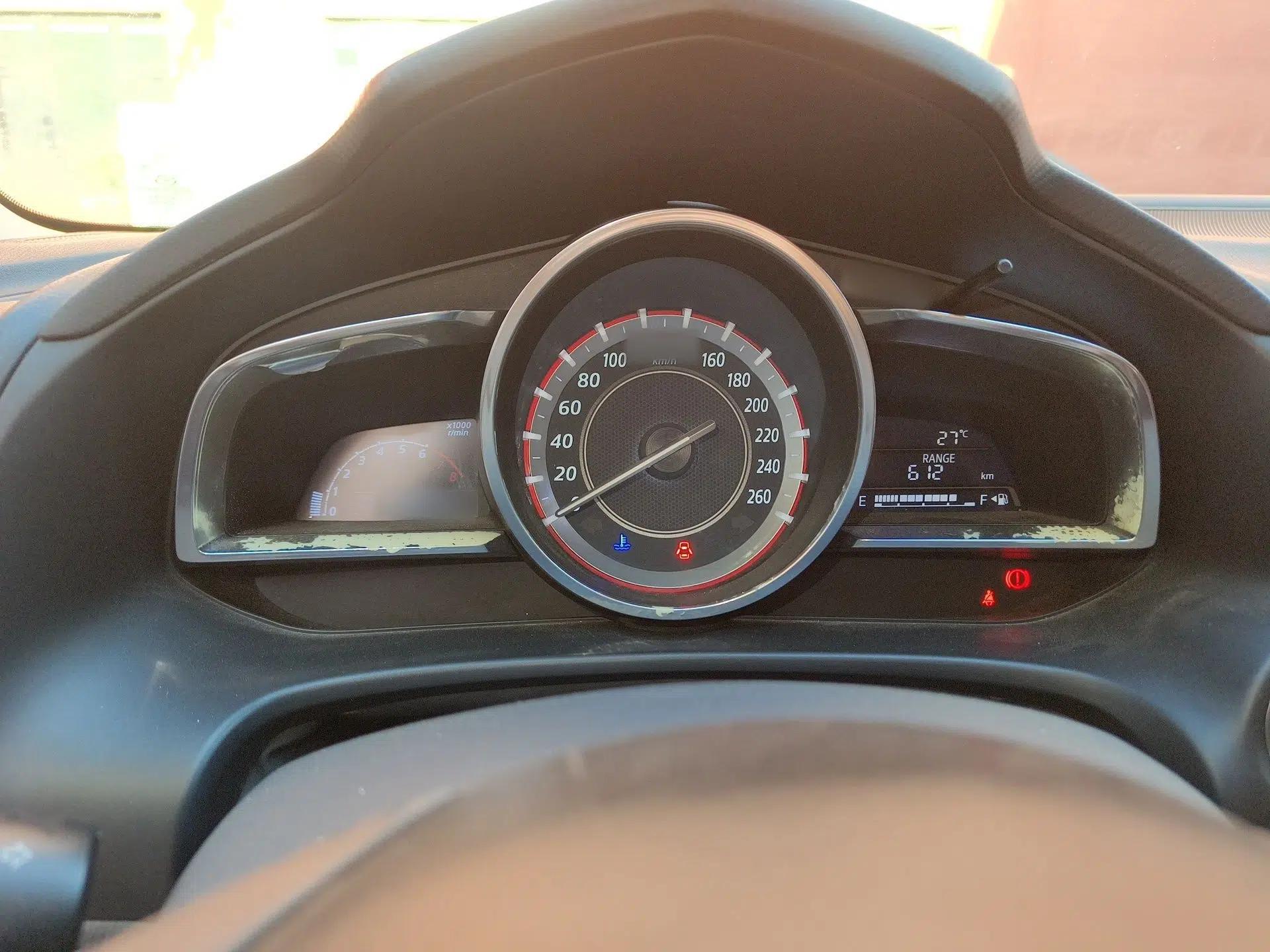 Mazda 3 Axela 2014 Hatchback 1.5L Manual Comfort Model — миниатюра 10