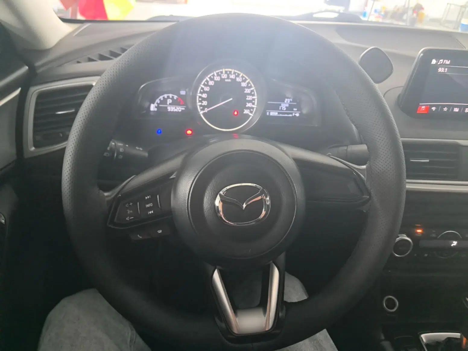 Mazda 3 Axela 2017 Sedan 1.5L Automatic Luxury Model Emission Standard China V — миниатюра 14