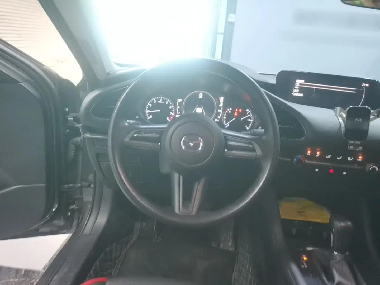 Mazda 3 Axela 2020 1.5L Automatic ZhiMei Edition — миниатюра 14