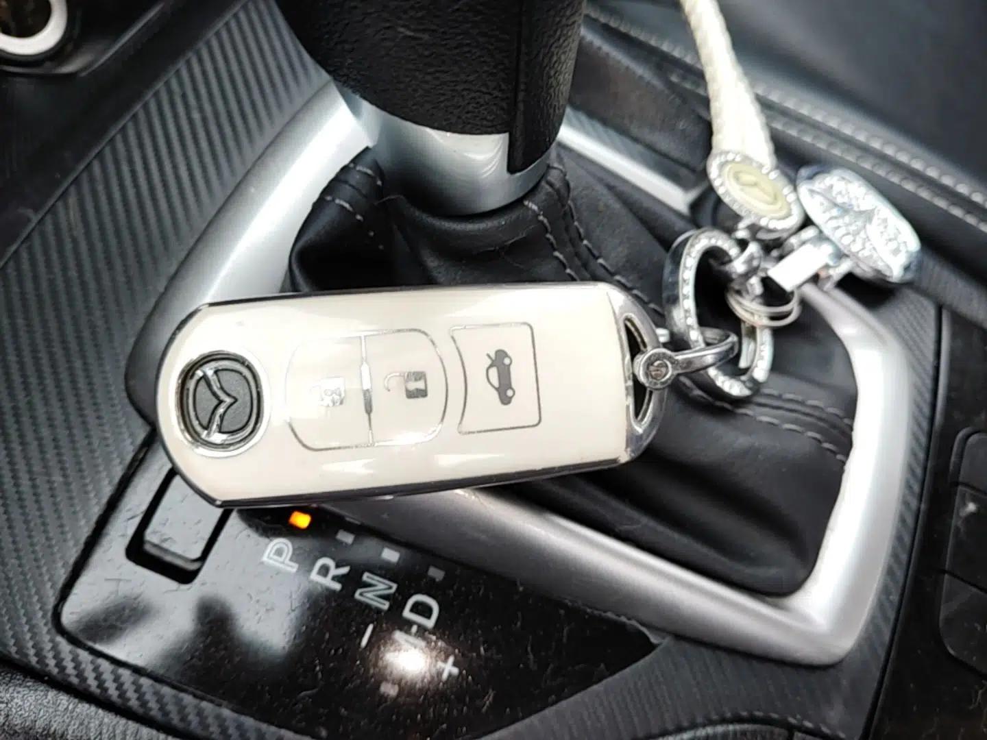 Mazda 3 Axela 2017 Sedan 1.5L Automatic Comfort Model Emission Standard China V — миниатюра 12