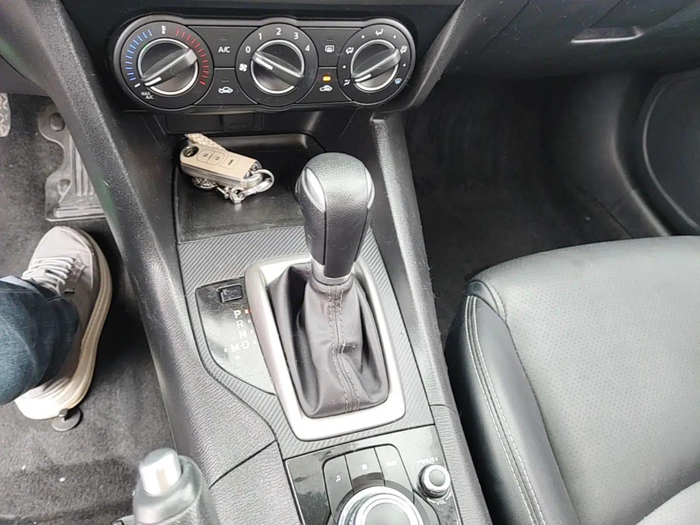 Mazda 3 Axela 2017 Sedan 1.5L Automatic Comfort Model Emission Standard China V — миниатюра 17