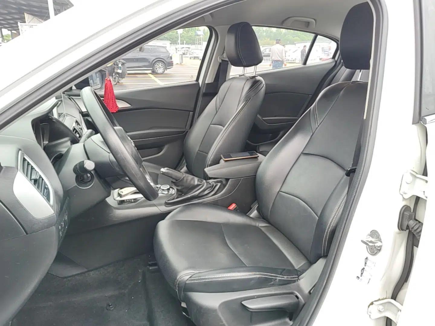 Mazda 3 Axela 2017 Sedan 1.5L Automatic Comfort Model Emission Standard China V — миниатюра 18