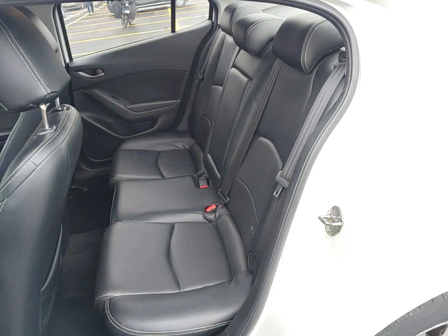 Mazda 3 Axela 2017 Sedan 1.5L Automatic Comfort Model Emission Standard China V — миниатюра 20