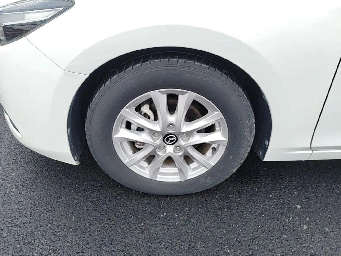 Mazda 3 Axela 2017 Sedan 1.5L Automatic Comfort Model Emission Standard China V — миниатюра 8