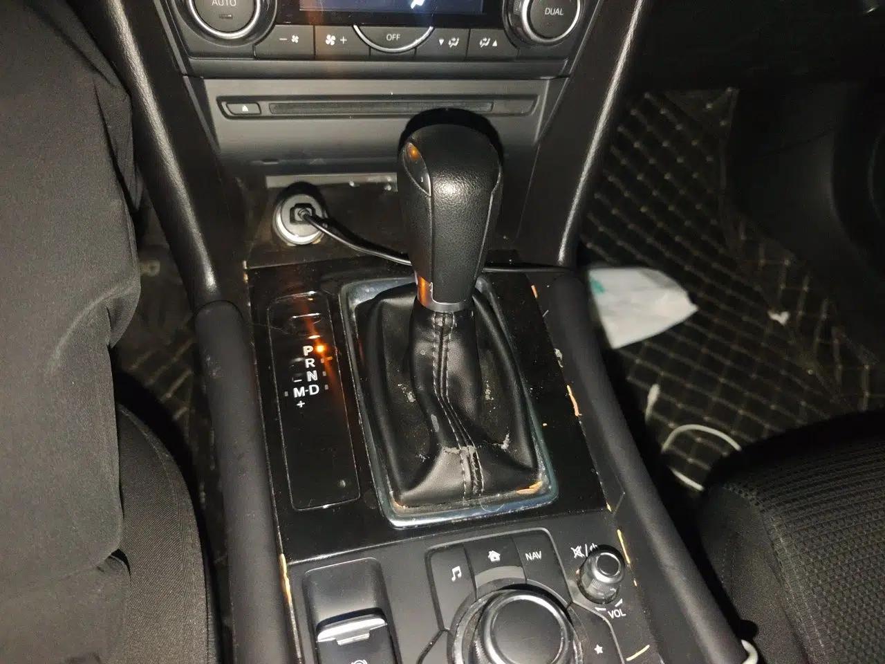 Mazda 3 Axela 2017 Sedan 1.5L Automatic Luxury Model Emission Standard China V — миниатюра 11