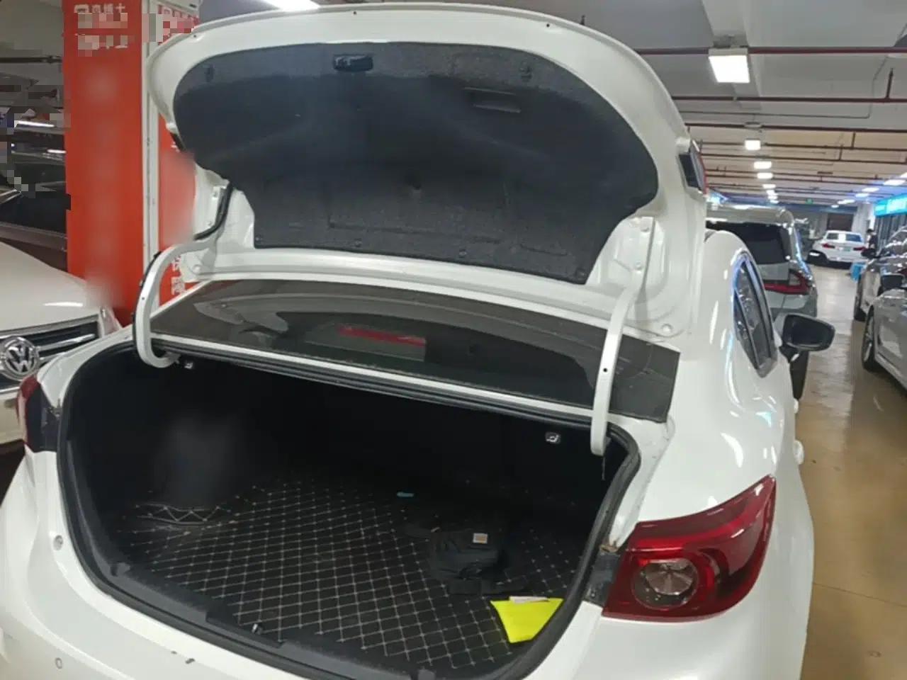 Mazda 3 Axela 2019 Cloud-Controlled Sedan 1.5L Automatic Luxury Model China VI Standard — миниатюра 22