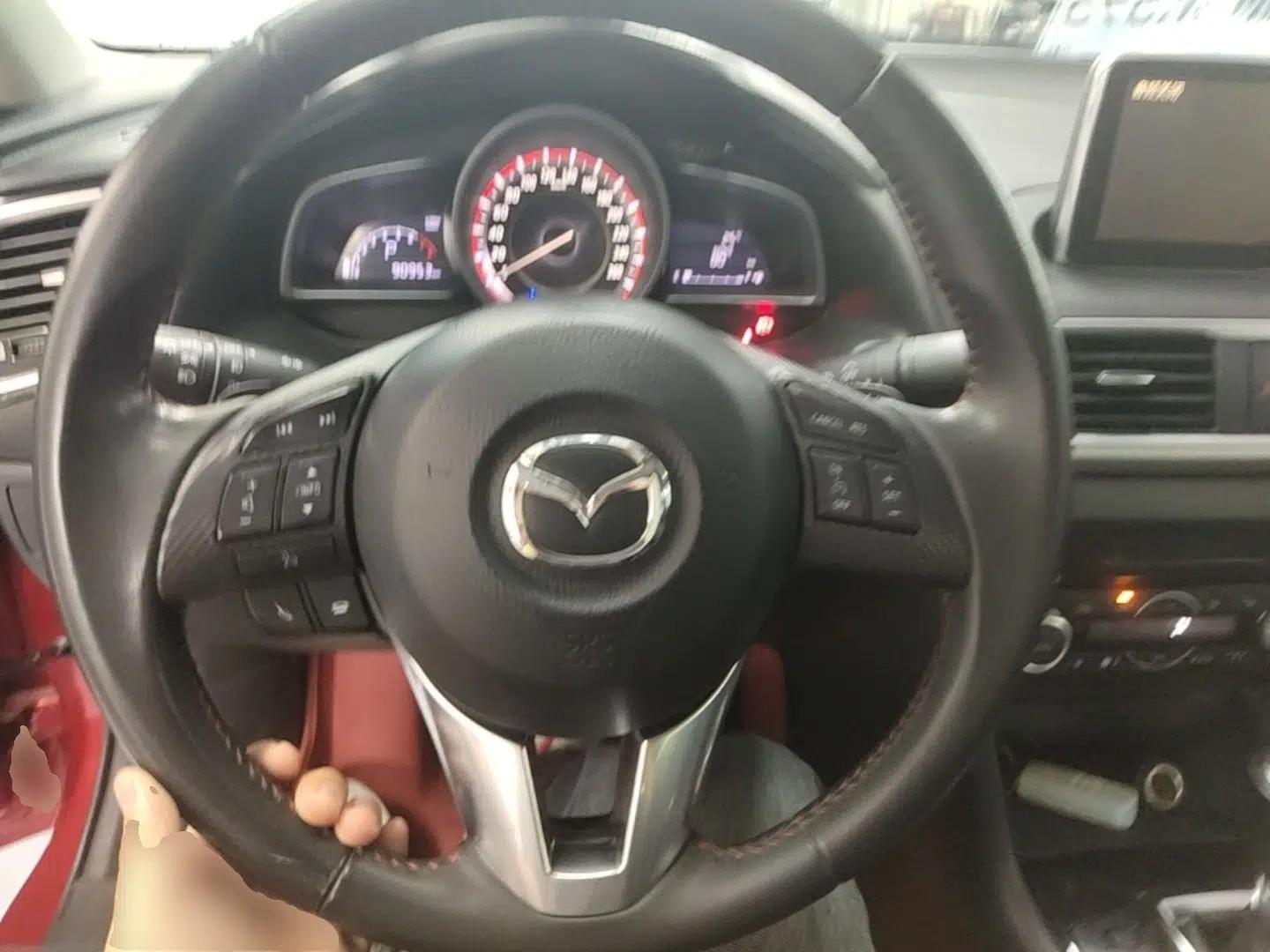 Mazda 3 Axela 2014 Sedan 2.0L Automatic Sport Model — миниатюра 11