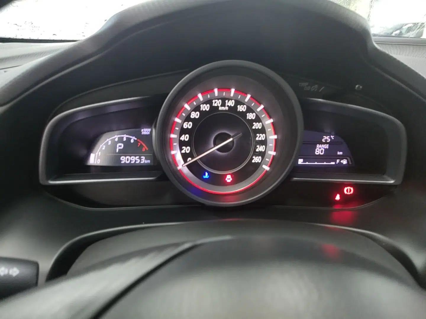 Mazda 3 Axela 2014 Sedan 2.0L Automatic Sport Model — миниатюра 12