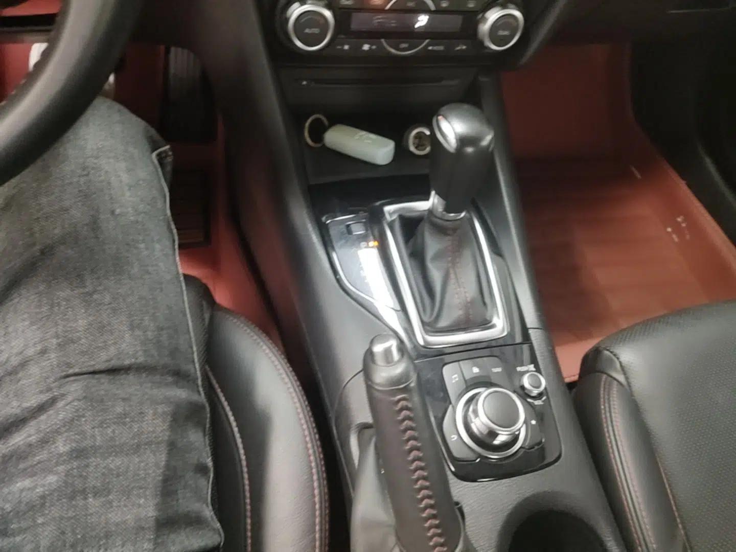 Mazda 3 Axela 2014 Sedan 2.0L Automatic Sport Model — миниатюра 14