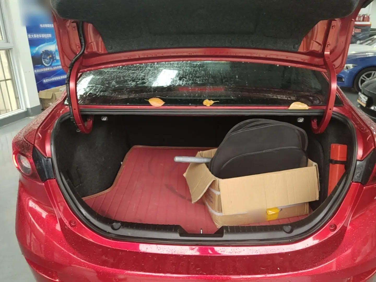 Mazda 3 Axela 2014 Sedan 2.0L Automatic Sport Model — миниатюра 17