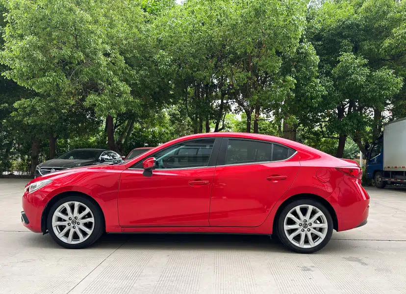 Mazda 3 Axela 2014 Sedan 2.0L Automatic Sport Model — миниатюра 3