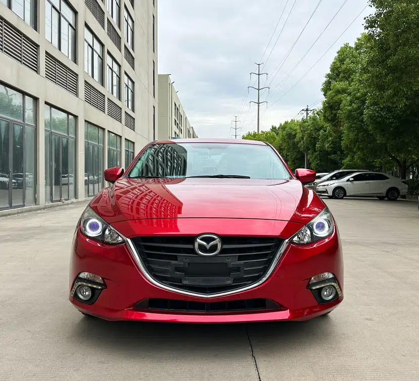 Mazda 3 Axela 2014 Sedan 2.0L Automatic Sport Model — миниатюра 5