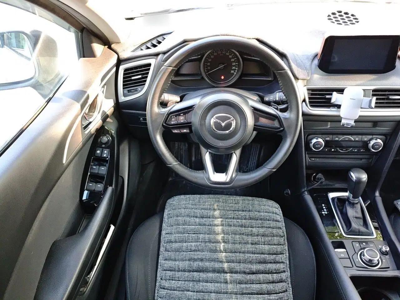 Mazda 3 Axela 2019 Cloud-Controlled Version Hatchback 2.0L Automatic Luxury Model China VI Standard — миниатюра 11