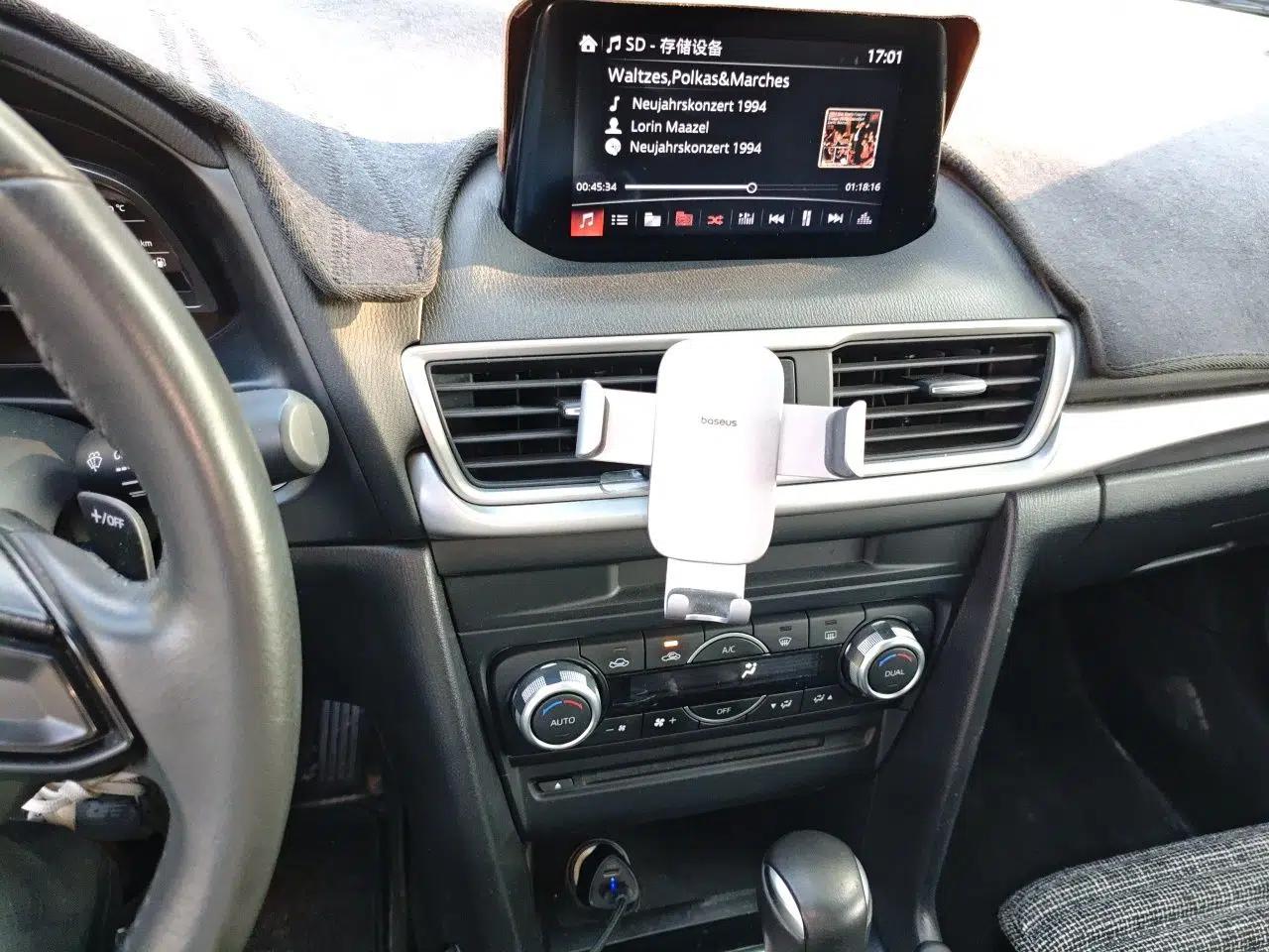Mazda 3 Axela 2019 Cloud-Controlled Version Hatchback 2.0L Automatic Luxury Model China VI Standard — миниатюра 14