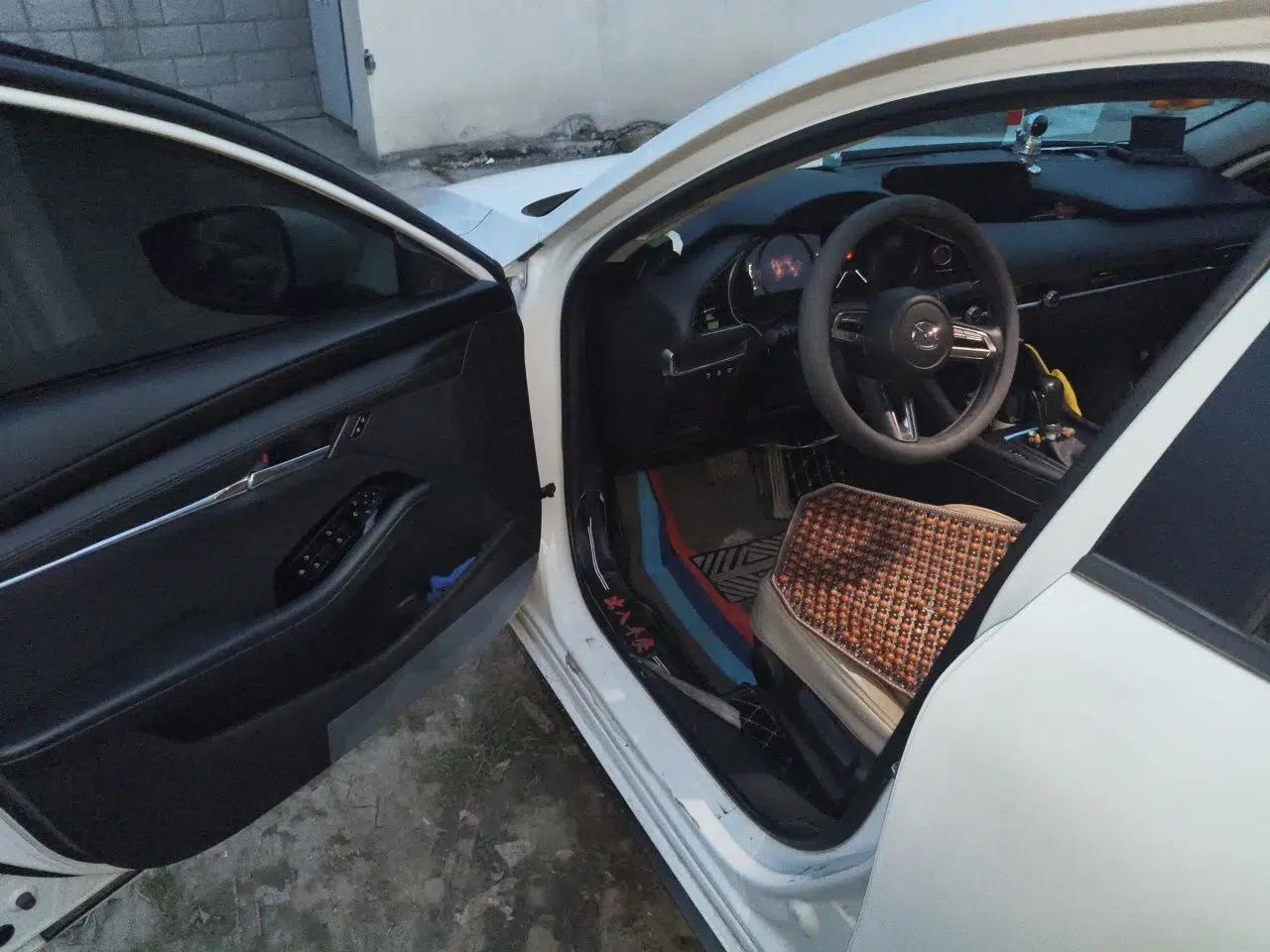 Mazda 3 Axela 2020 2.0L Automatic ZhiXuan Edition — миниатюра 17