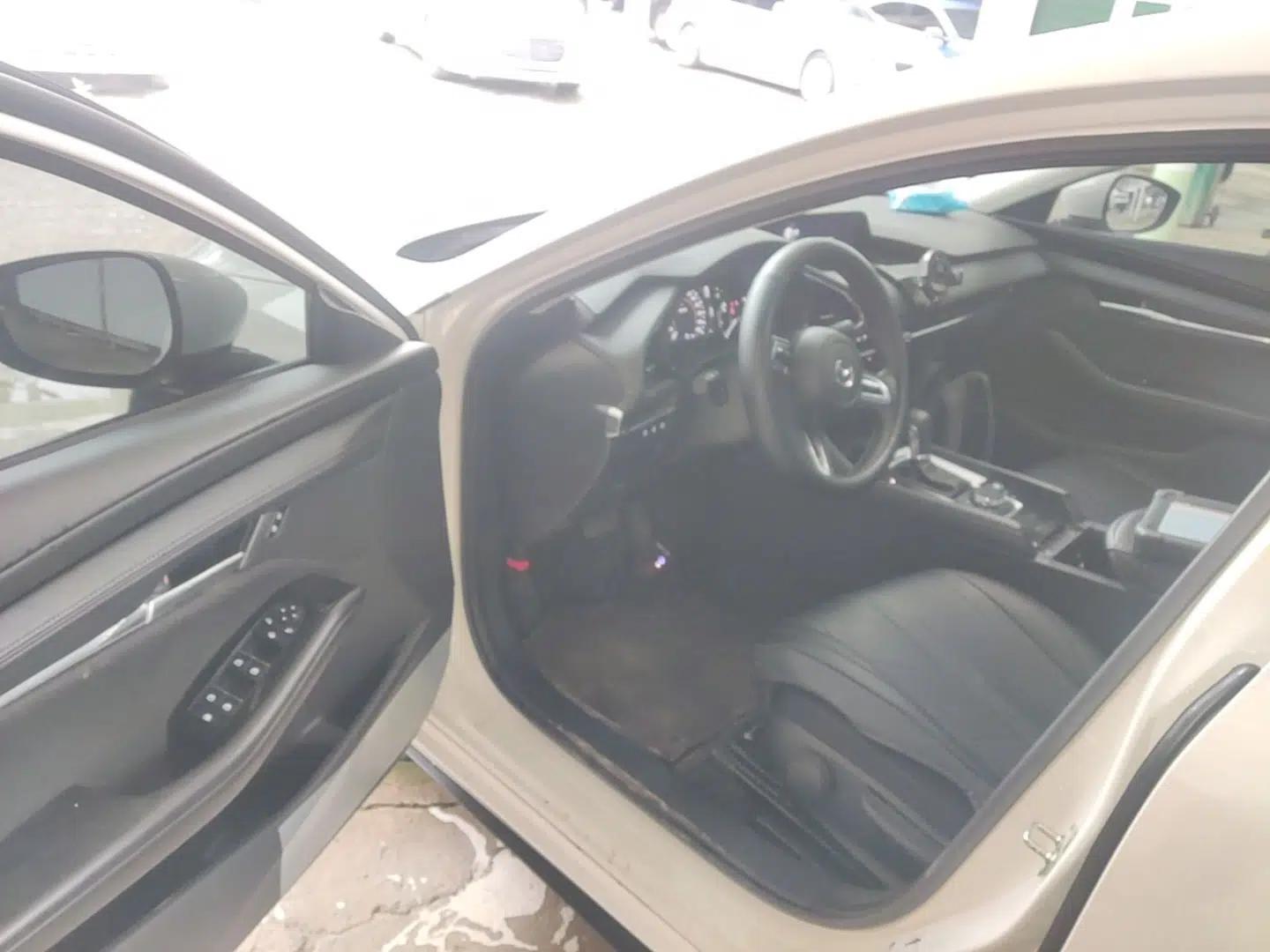 Mazda 3 Axela 2023 2.0L Automatic ZhiXuan Edition — миниатюра 19