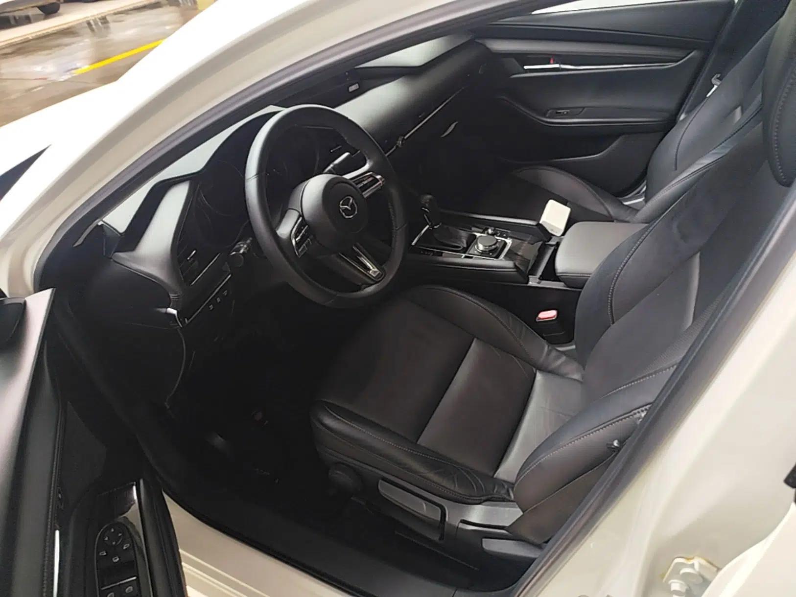 Mazda 3 Axela 2020 2.0L Automatic Zhiya Edition — миниатюра 17