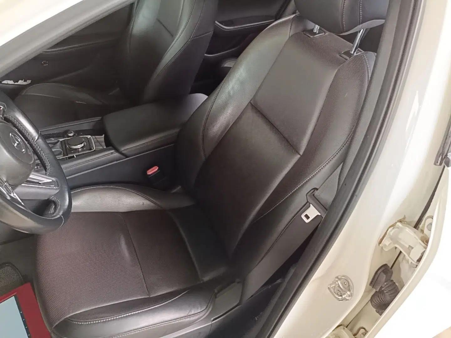 Mazda 3 Axela 2021 2.0L Automatic Zhiyao Edition — миниатюра 18