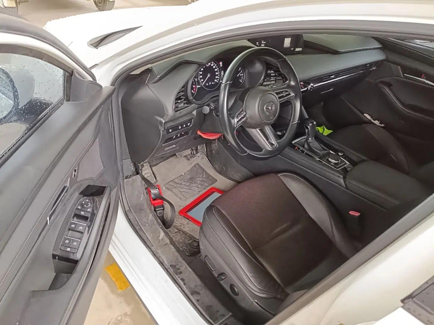 Mazda 3 Axela 2021 2.0L Automatic Zhiyao Edition — миниатюра 19