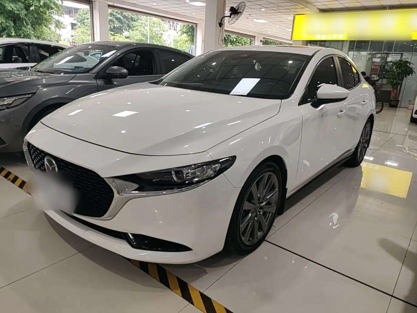 Mazda 3 Axela 2022 2.0L Automatic ZhiXuan Edition — миниатюра 1